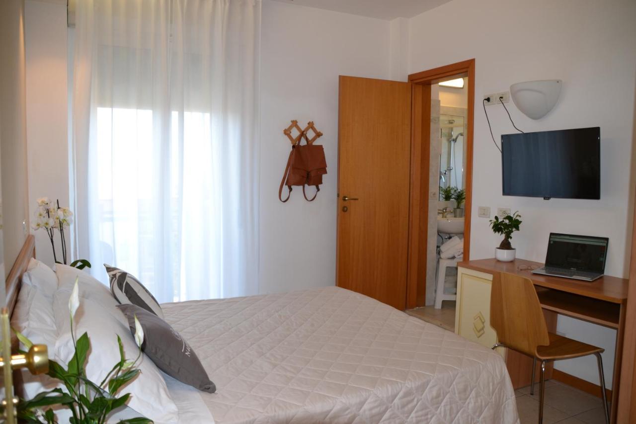 Hotel Apogeo - Breakfast Experience Rimini Exterior photo