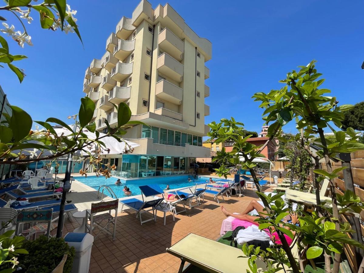 Hotel Apogeo - Breakfast Experience Rimini Exterior photo