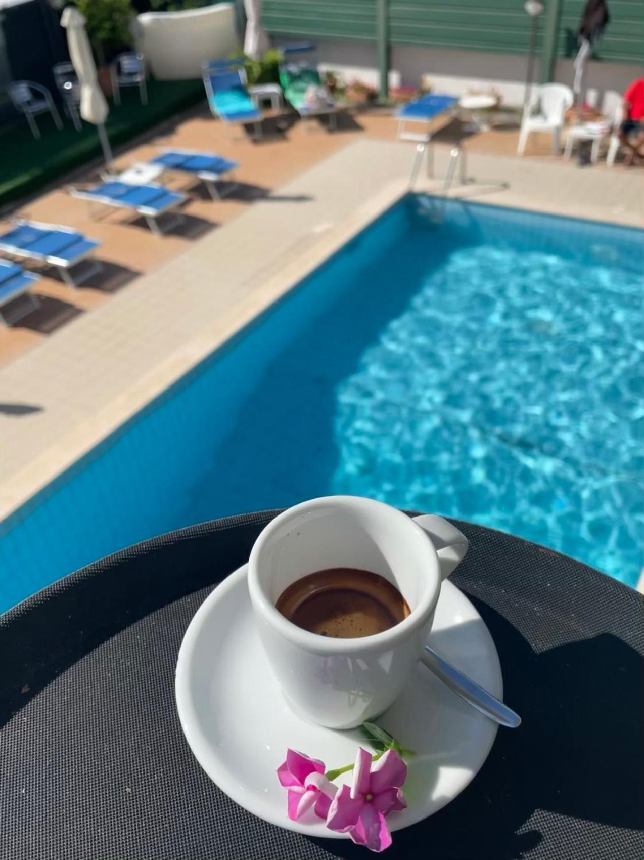 Hotel Apogeo - Breakfast Experience Rimini Exterior photo