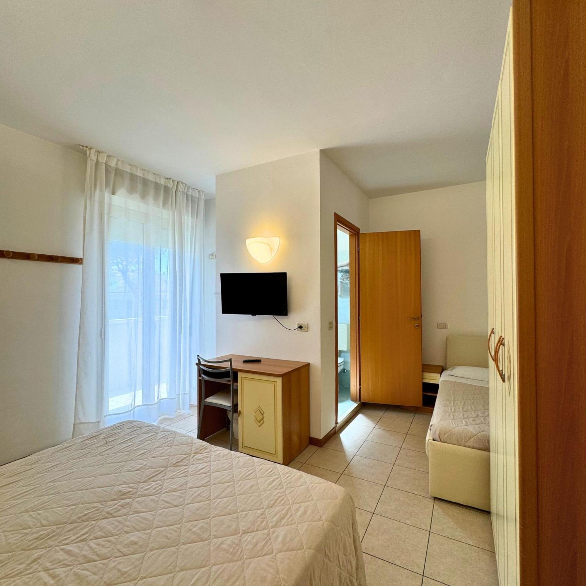 Hotel Apogeo - Breakfast Experience Rimini Exterior photo